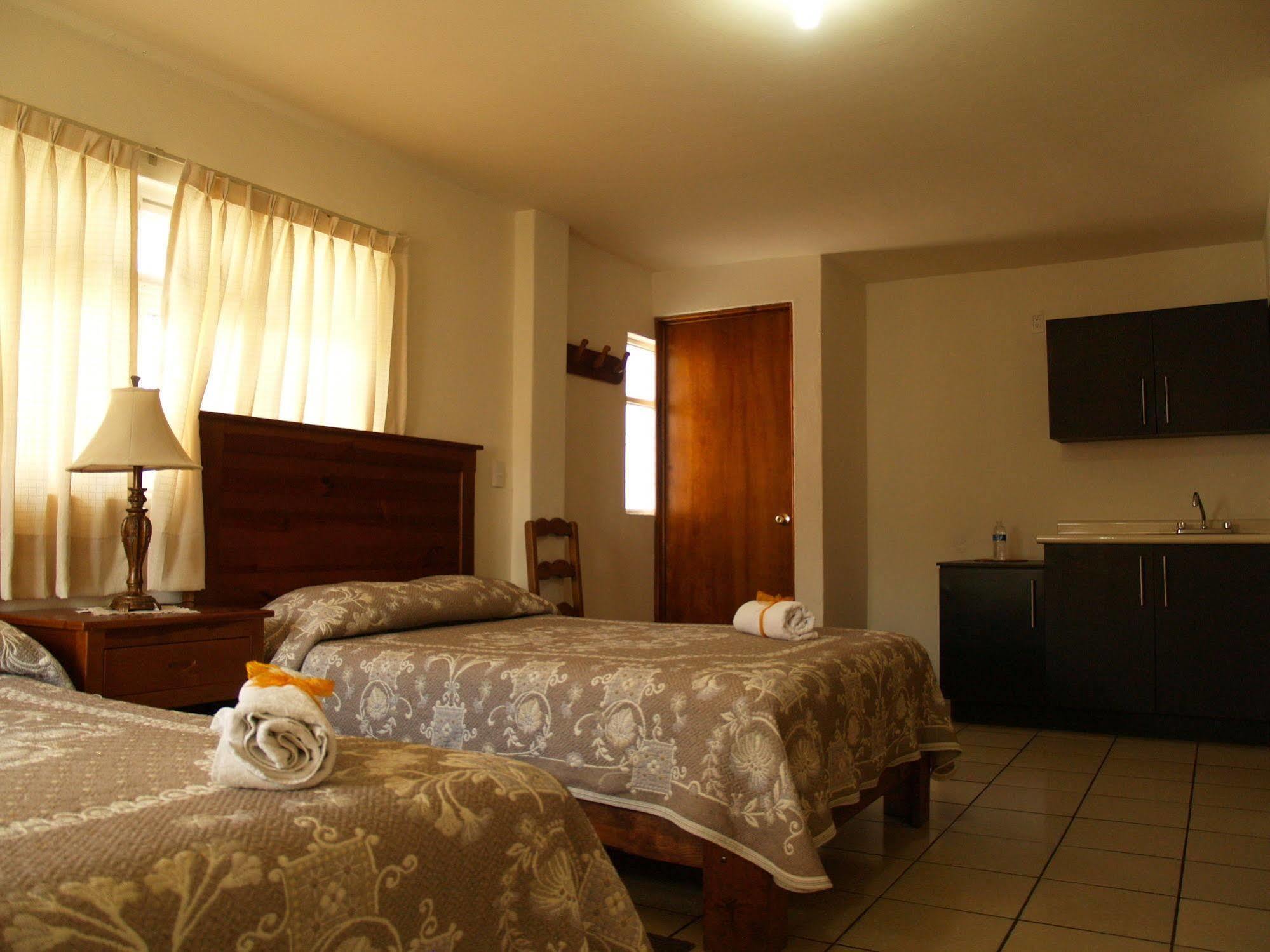Hotel Y Posada Refugio Independencia موروليا المظهر الخارجي الصورة